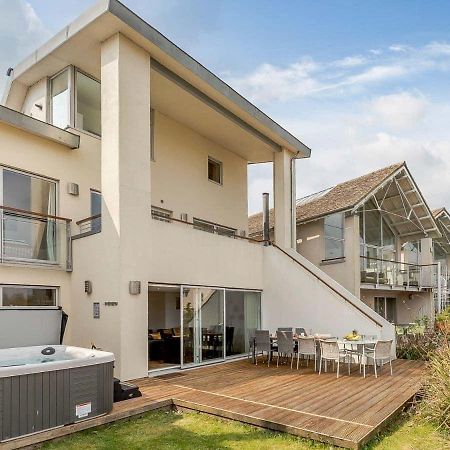 Cotswolds Lakehouse, With Hot Tub & Spa Access, Lower Mill Estate Somerford Keynes Exterior photo