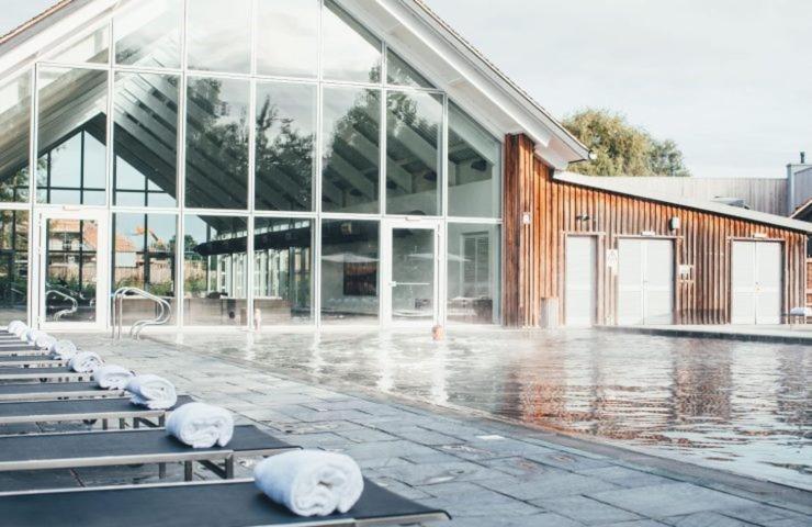 Cotswolds Lakehouse, With Hot Tub & Spa Access, Lower Mill Estate Somerford Keynes Exterior photo